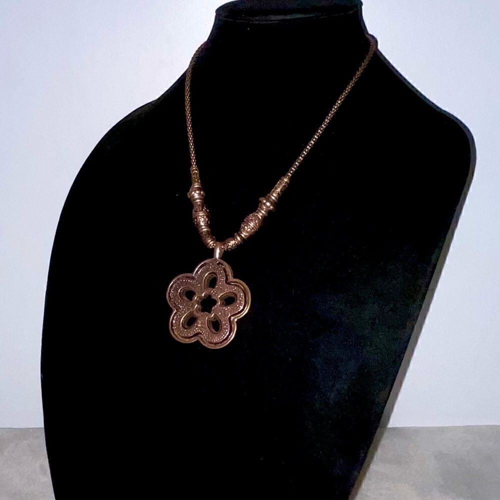 Beautiful Copper & Wood Flower Power Necklace Reversible - Picture 7 of 10